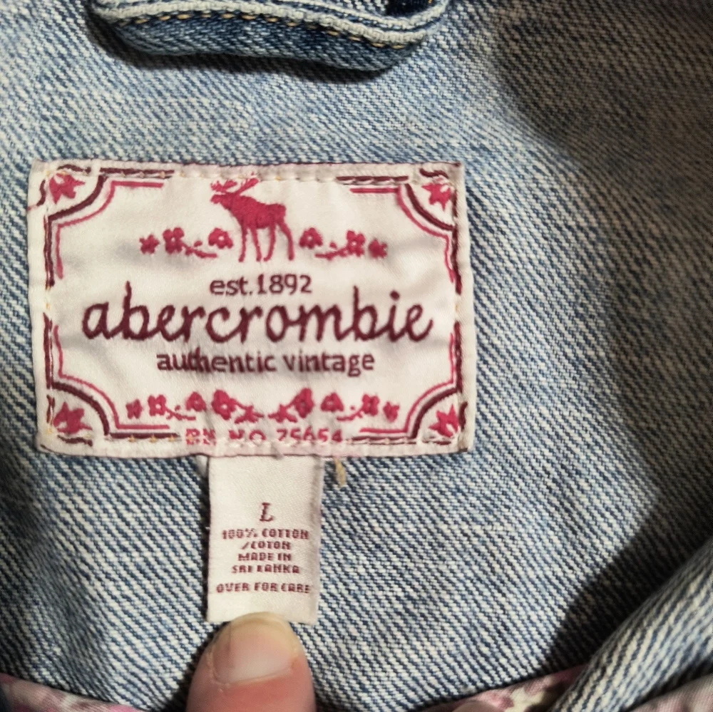 Abercrombie Vintage distressed blue jean denim jacket, size junior large - Picture 2 of 10